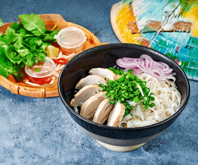 Суп Фо га с курицей и рисовой лапшой 600г